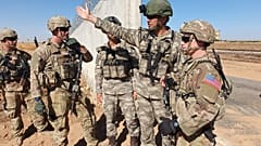 TSK ve ABD Silahlı Kuvvetleri unsurları, Suriye'de Fırat'ın doğusunda güvenli bölge birinci safha uygulamaları kapsamında ilk ortak kara devriyesine başladı.