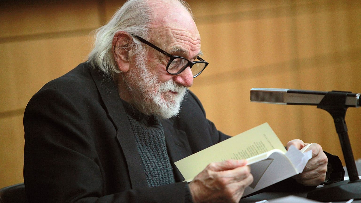 Ο ποιητής Νάνος Βαλαωρίτης