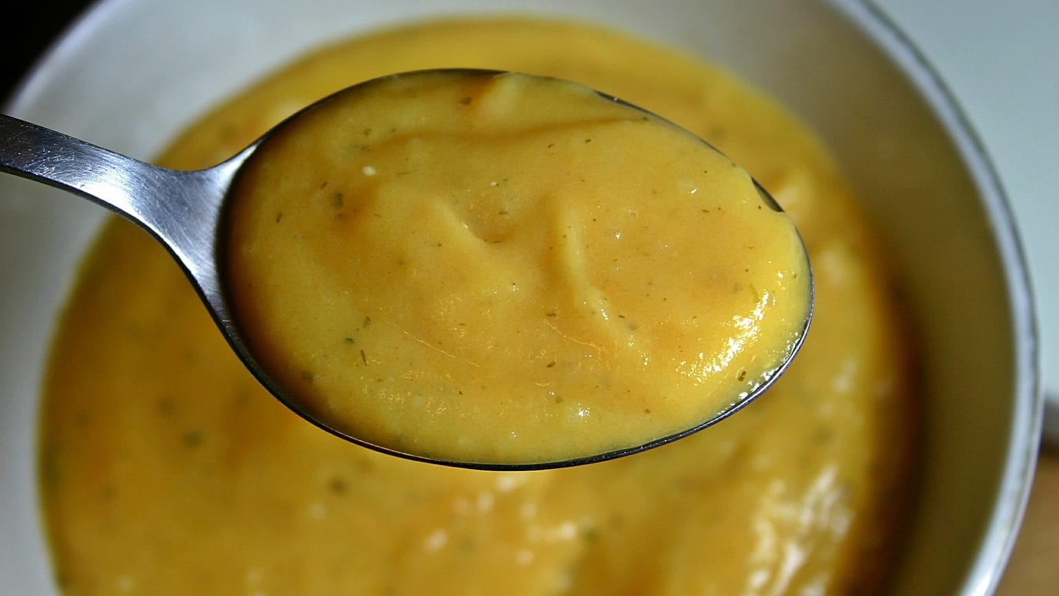 Lebensbedrohliche Vergiftung: Frau durch abgelaufene Gemüsesuppe gelähmt