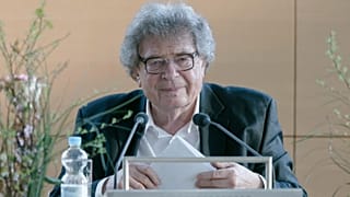 Konrád György magyar író előadást tart a schleswig-holsteini tartományi parlament kieli épületében 2014. március 8-án. 