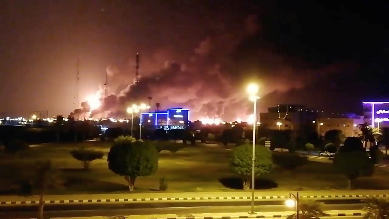 هجوم للحوثيين على أرامكو السعودية بواسطة 10 طائرات مسيّرة وتعهّدٌ بالمزيد