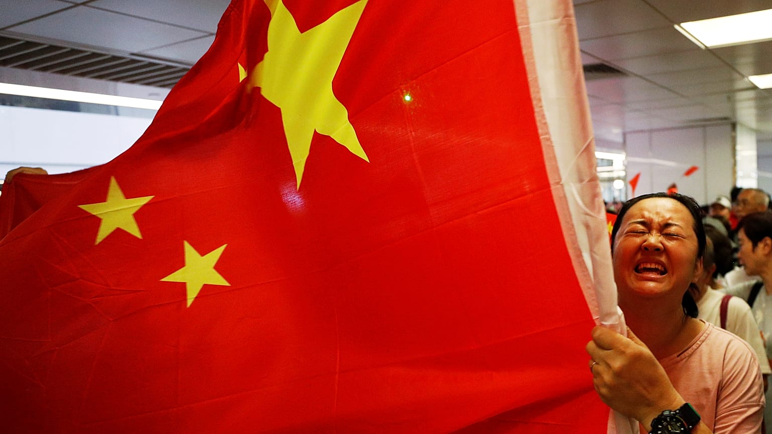 Enfrentamientos entre manifestantes rivales en Hong Kong