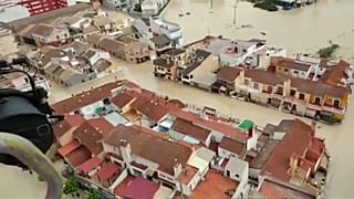 Le Premier ministre espagnol au chevet des sinistrés des inondations