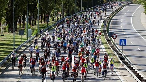 Demonstrators blocked Frankfurt highways for a greener traffic policy