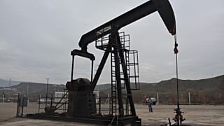 Suudi Arabistan, 2 tesise SİHA ile yapılan saldırıdan sonra petrol üretimini geçici olarak durdurdu