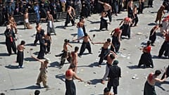 كمن يبحث عن حتفه "بسيفه".. هنديّ أراد إحياء ذكرى عاشوراء فقطع رأسه !
