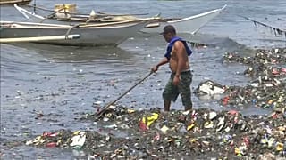 Filippine: il baratto della plastica col riso