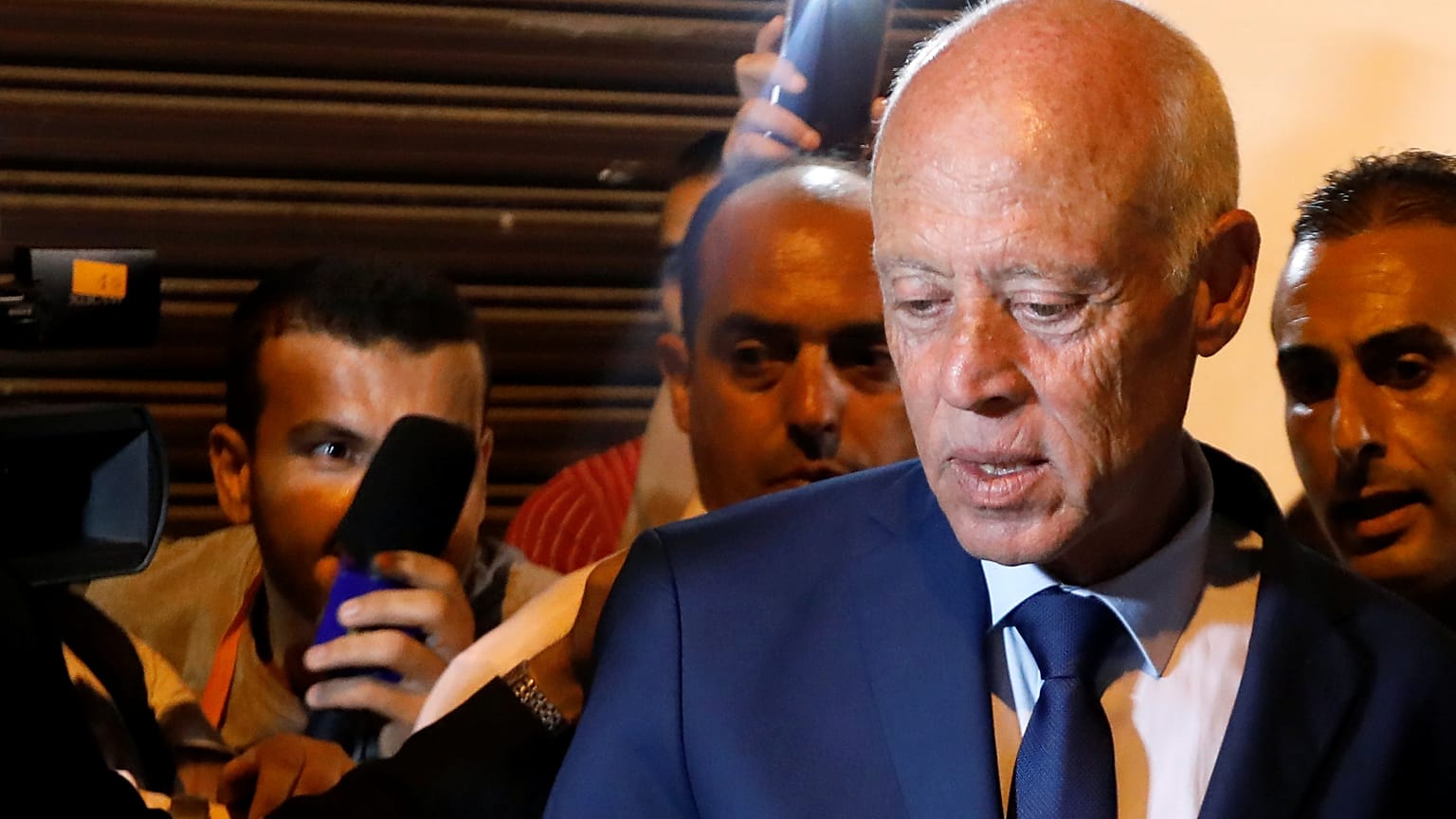 المرشح إلى الانتخاب��ت الرئاسية التونسية قيس سعيّد في تونس العاصمة اليوم