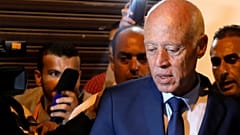 المرشح إلى الانتخاب��ت الرئاسية التونسية قيس سعيّد في تونس العاصمة اليوم