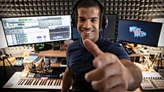 Radouane Abassi matematik formüllerini rap söyleyerek öğretiyor