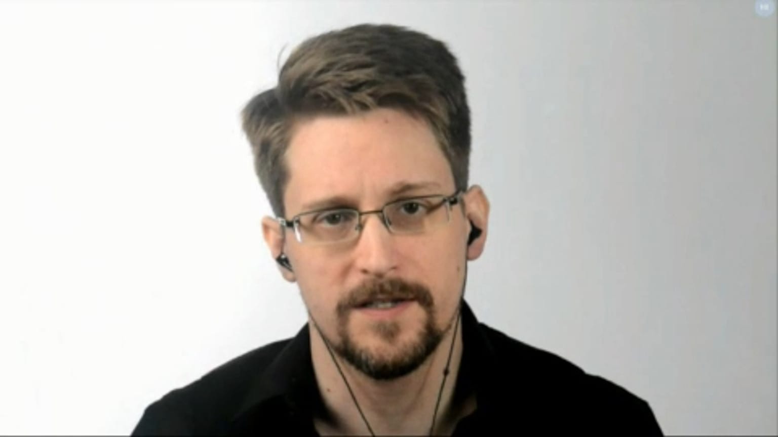 Snowden pede asilo ao presidente francês