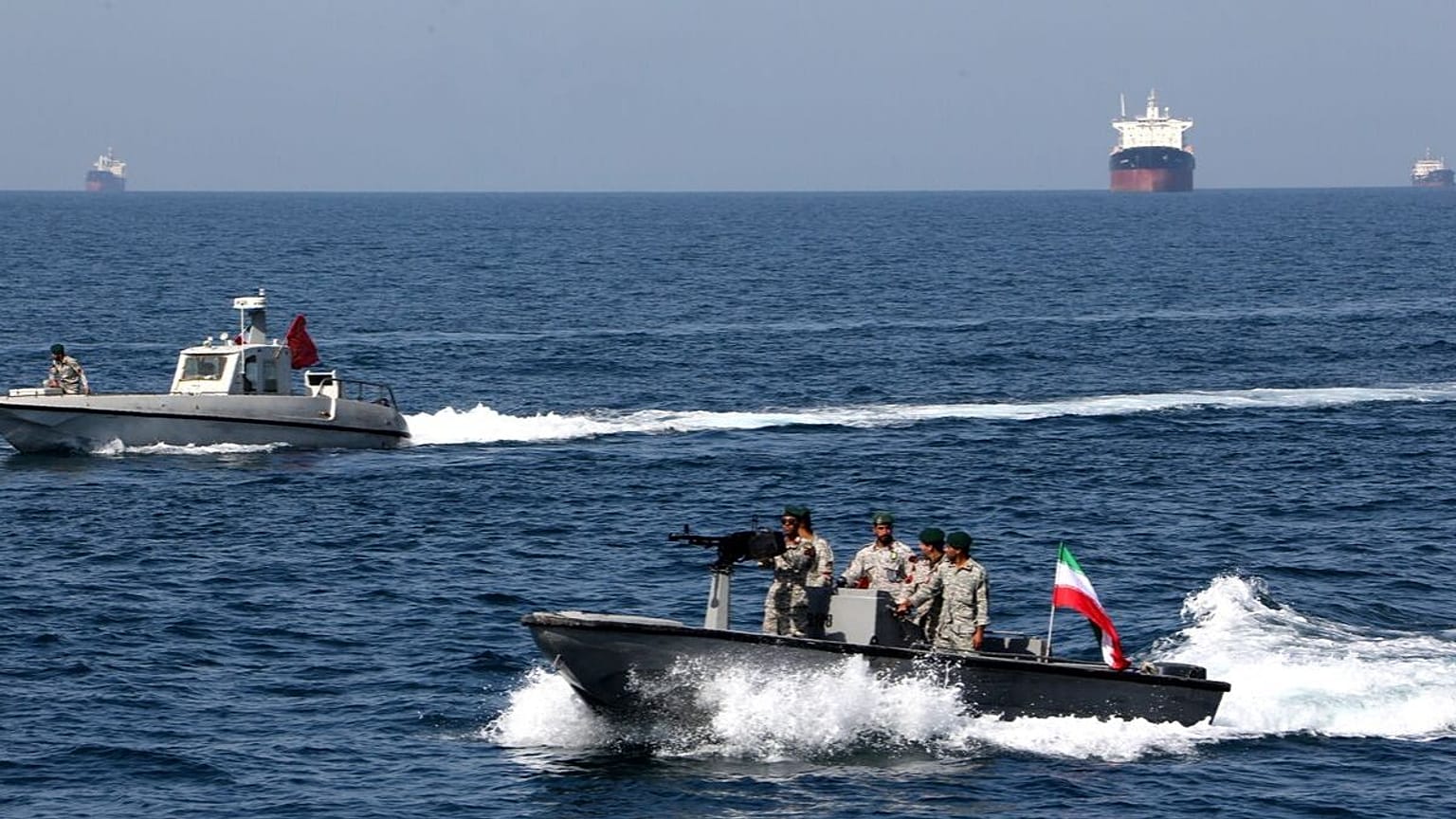 سپاه پاسداران: یک شناور خارجی دیگر به دلیل قاچاق توقیف شد
