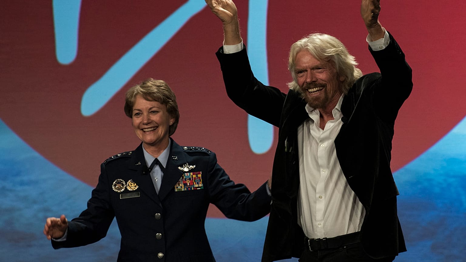 Il discusso attivismo ambientale di Richard Branson