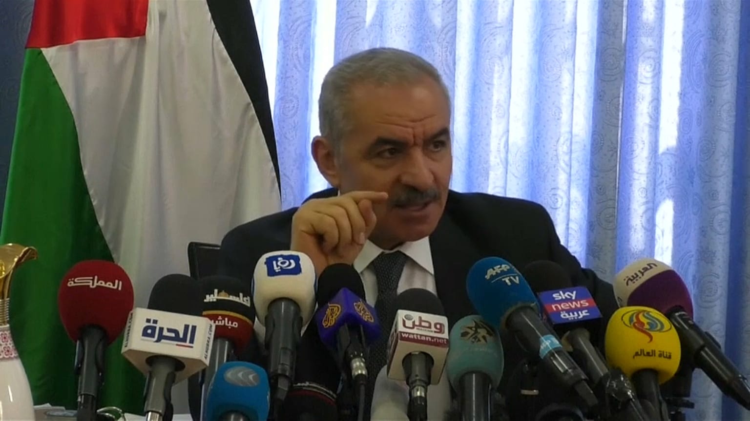 رئيس الوزراء الفلسطيني محمد اشتية 