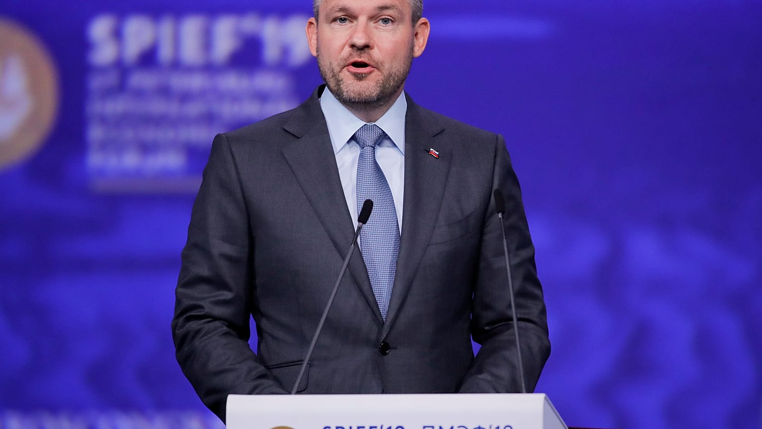 Elég szoros volt, de végül megbukott a szlovák kormányfő elleni bizalmatlansági indítvány