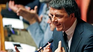 Ιταλία: Αποχωρεί... παραμένοντας ο Ματέο Ρέντσι