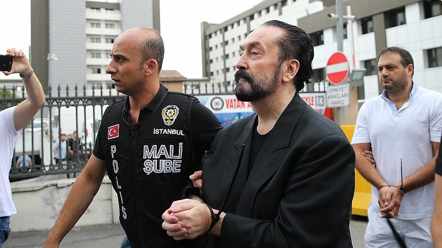 Adnan Oktar davası başladı