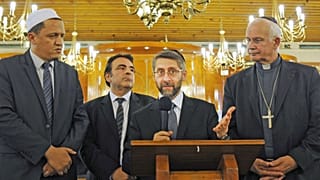 Fransa Baş Hahamı'ndan Müslümanlara çağrı: Kur'an'ı 'eskide kalmış bir bakış açısıyla' yorumlamayın 