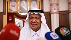 وزير الطاقة السعودية عبد العزيز بن سلمان خلال المؤتمر الصحافي اليوم