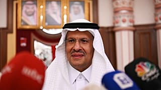 وزير الطاقة السعودية عبد العزيز بن سلمان خلال المؤتمر الصحافي اليوم