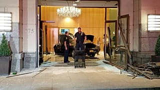 Trump'ın New York'taki plazasına araç girdi: 3 yaralı