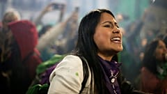 Ecuador rechaza despenalizar el aborto en caso de violación