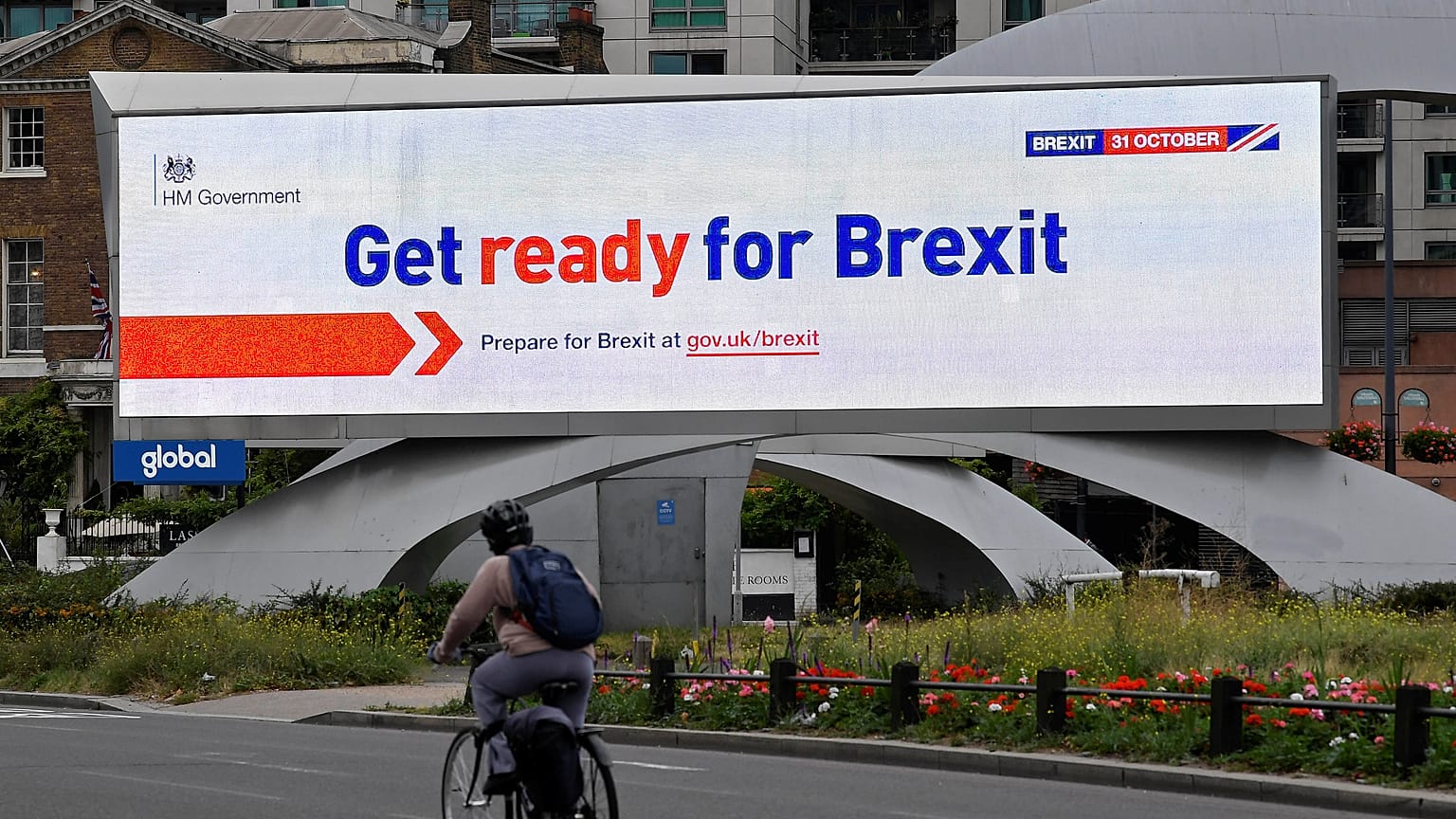 Brexit, ambasciatore polacco scrive ai connazionali: "Considerate l'ipotesi di ritornare a casa"