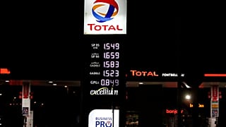الهجوم على المنشئات النفطية السعودية يلقي بظلاله على أسعار الوقود بفرنسا ويغضب السترات الصفراء