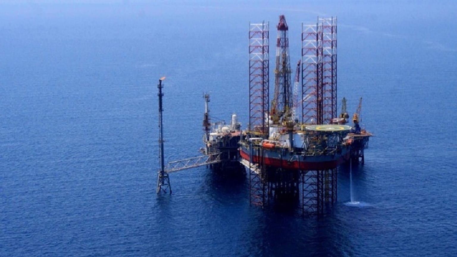 Βουλή: Κατά πλειοψηφία οι τέσσερις συμβάσεις για υδρογονάνθρακες