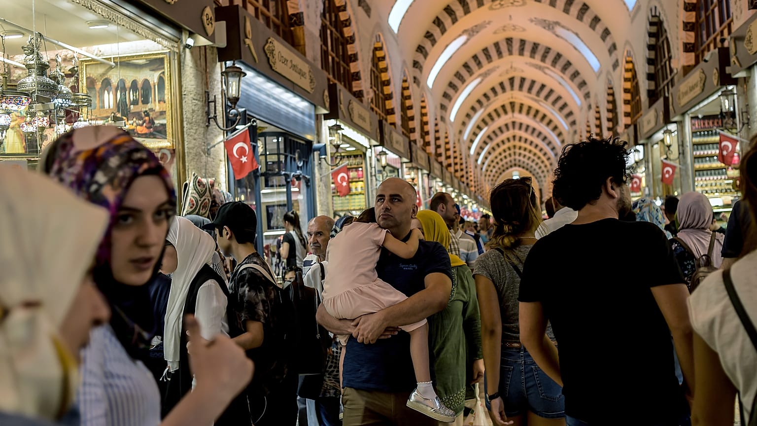 OECD, Türkiye için 2019'da büyüme tahminindeki düşüşü geri çekti, yatırımların düştüğü uyarısı yaptı
