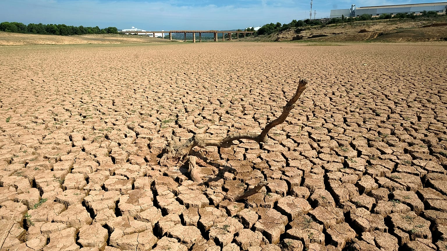 Un réservoir d'eau est asséché dans la province de Castellon en Espagne