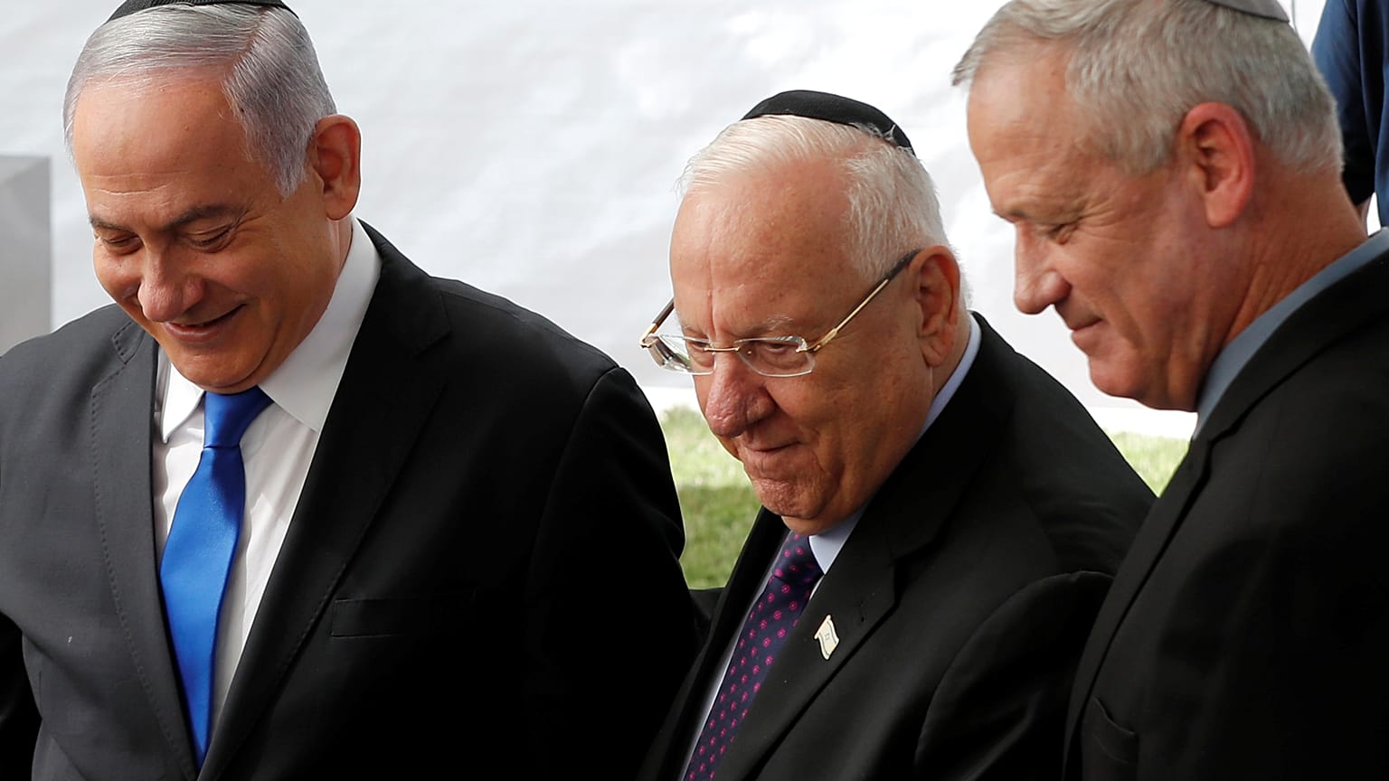 Benyamin Netanjahu, Reuven Rivlin és Benny Ganz 