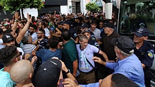 ضباط الشرطة في مواجهة المتظاهرين في الجزائر العاصمة، الجزائر في 17 سبتمبر 2019