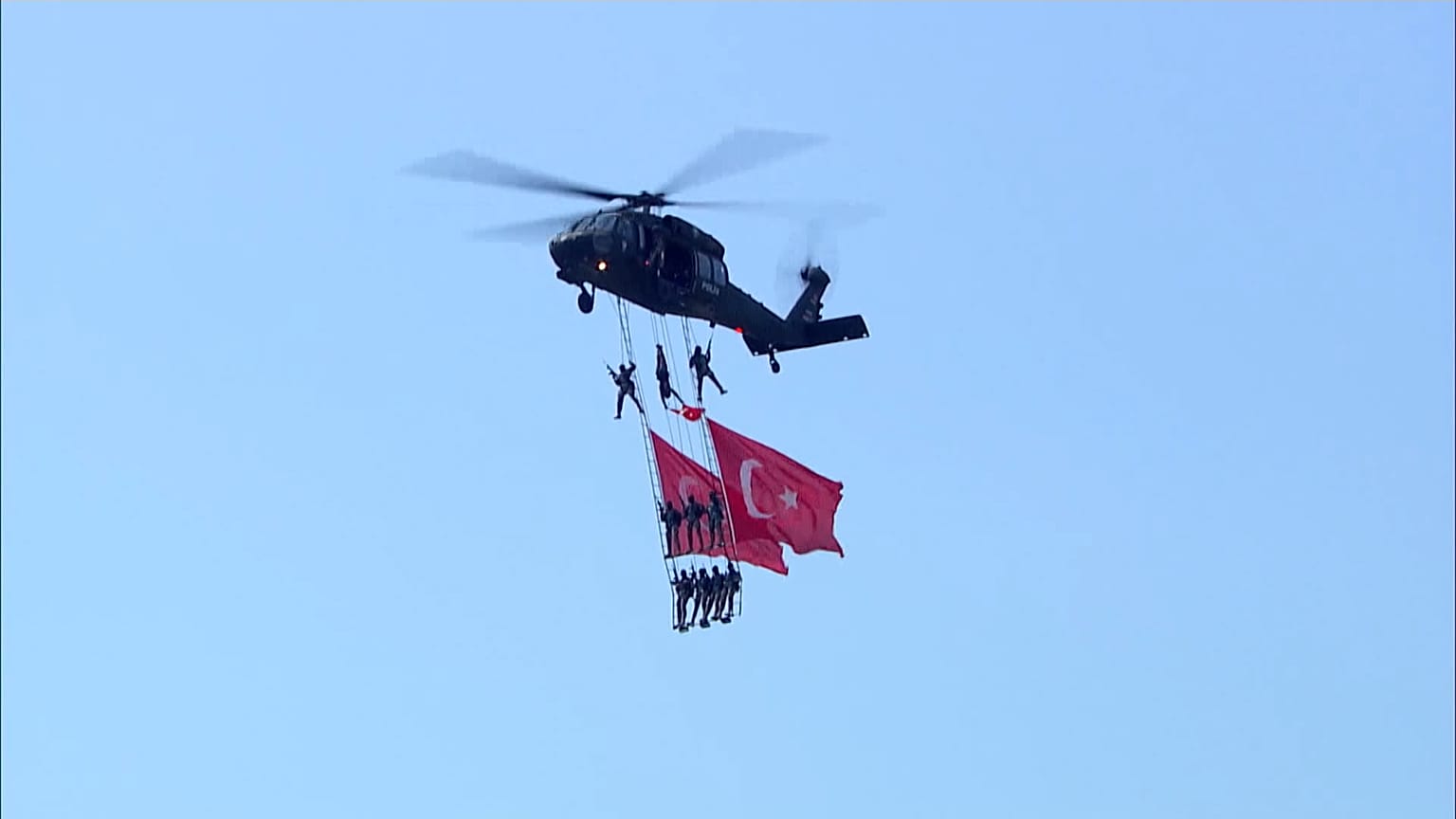 Video | Solo Türk, Türk Yıldızları ve THK'nın yangın söndürme uçakları Teknofest'te