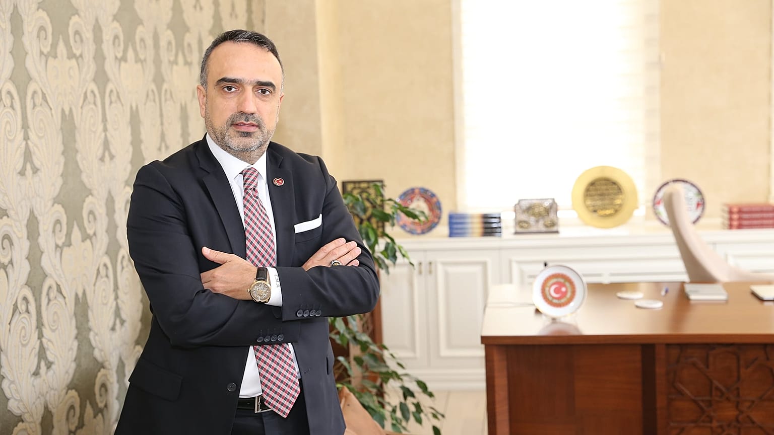 AK Parti'den istifa eden Cuma İçten Davutoğlu'nun A takımında mı? 