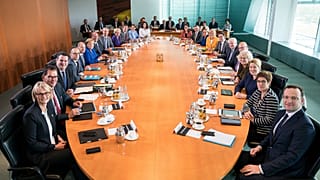 Angela Merkel anuncia 54 mil milhões para o clima