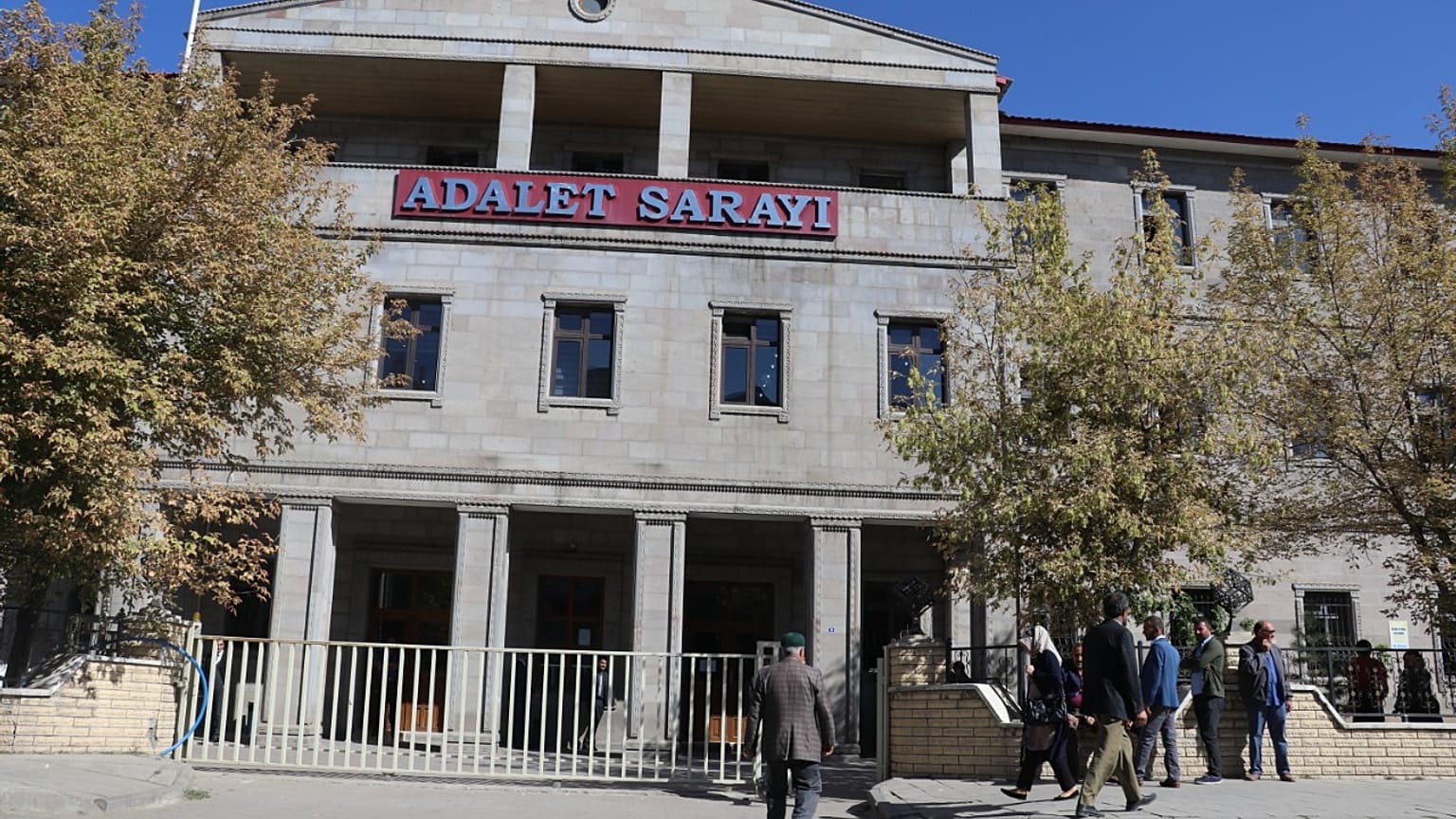 4 yaşındaki Leyla Aydemir'in ölümüne ilişkin biri tutuklu 7 sanığın yargılanmasına başlandı