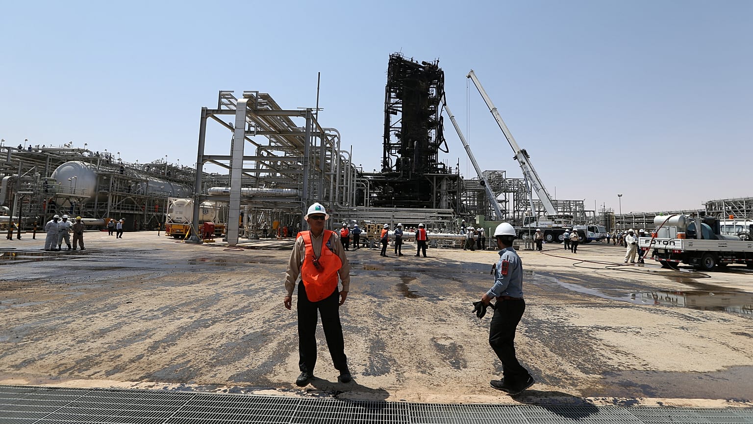 Aramco: Saldırıya uğrayan tesis eylül sonunda tam üretime dönecek