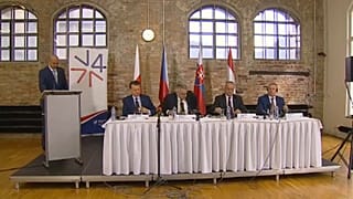 Szorosabbra fűzi a védelmi együttműködést a négy visegrádi ország