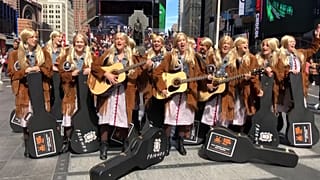 Friends 25th anniversary: Dozens of Phoebe look-alikes perform in New York