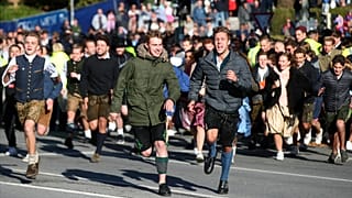 Megrohanták az Oktoberfest nyitásán a kapukat