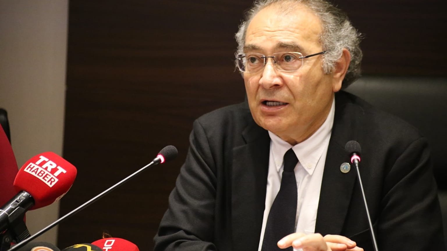 Üsküdar Üniversitesi Rektörü Nevzat Tarhan'ın Neslican Tay paylaşımı tepki çekti