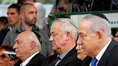 رئيس هيئة أركان الجيش الإسرائيلي السابق بيني غانتس ورئيس الوزراء الإسرائيلي بنيامين نتنياهو