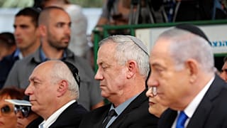 رئيس هيئة أركان الجيش الإسرائيلي السابق بيني غانتس ورئيس الوزراء الإسرائيلي بنيامين نتنياهو