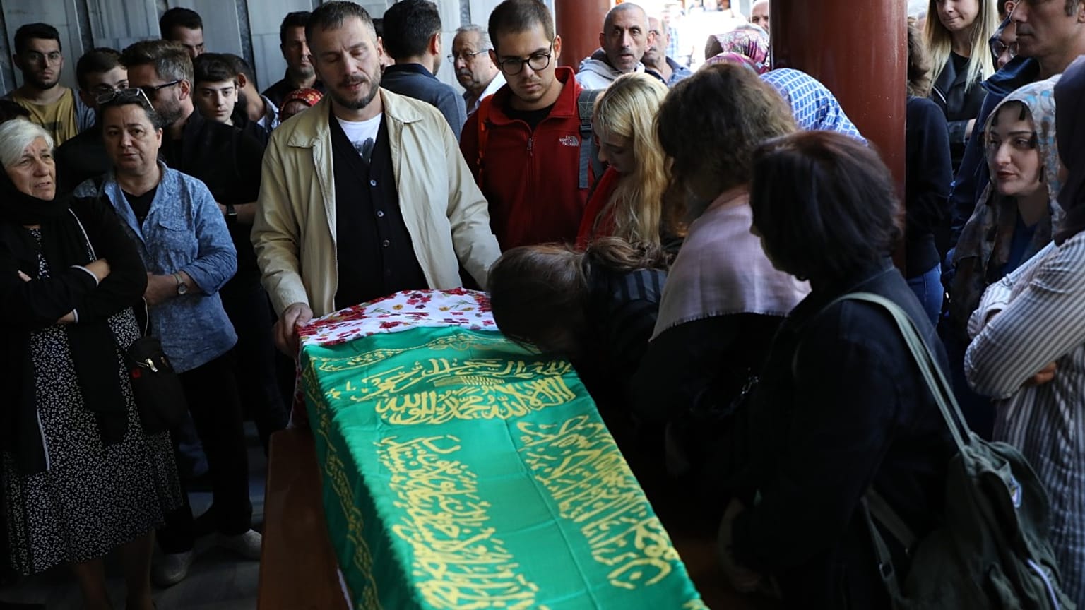Neslican Tay memleketi Rize'de son yolculuğuna uğurlandı