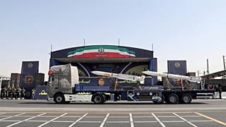 غيران تعرض قوتها العسكرية