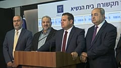 النائب العربي أيمن عودة زعيم القائمة العربية المشتركة وزميله النائب أحمد الطيبي في مؤتمر صحفي 22.09.19