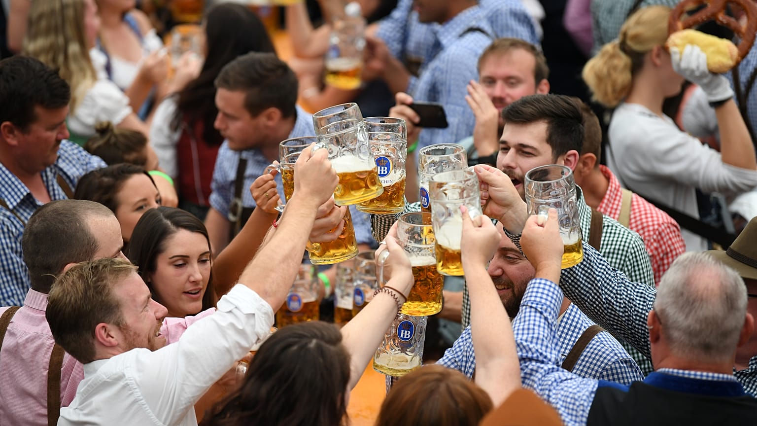 Το Oktoberfest άνοιξε τις πύλες του