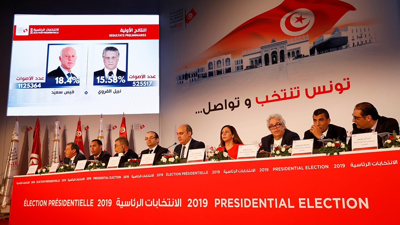 نبيل بافون رئيس الهيئة العليا المستقلة للانتخابات خلال الإعلان عن نتائج الجولة الأولى من الانتخابات الرئاسية في تونس