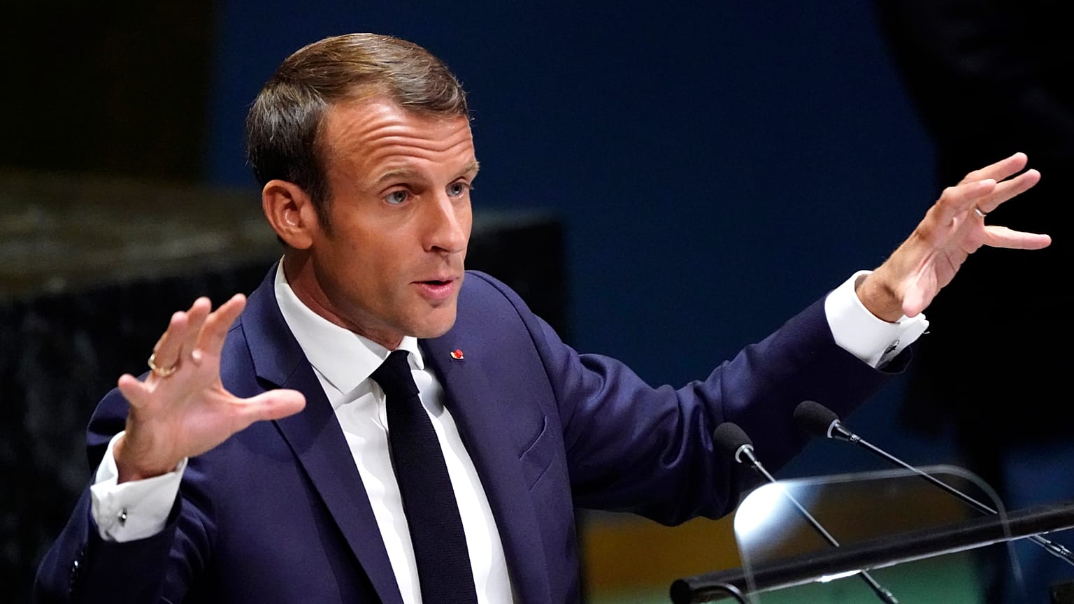 Macron: Trump ve Ruhani'nin müzakerelere başlaması için şartlar oluştu